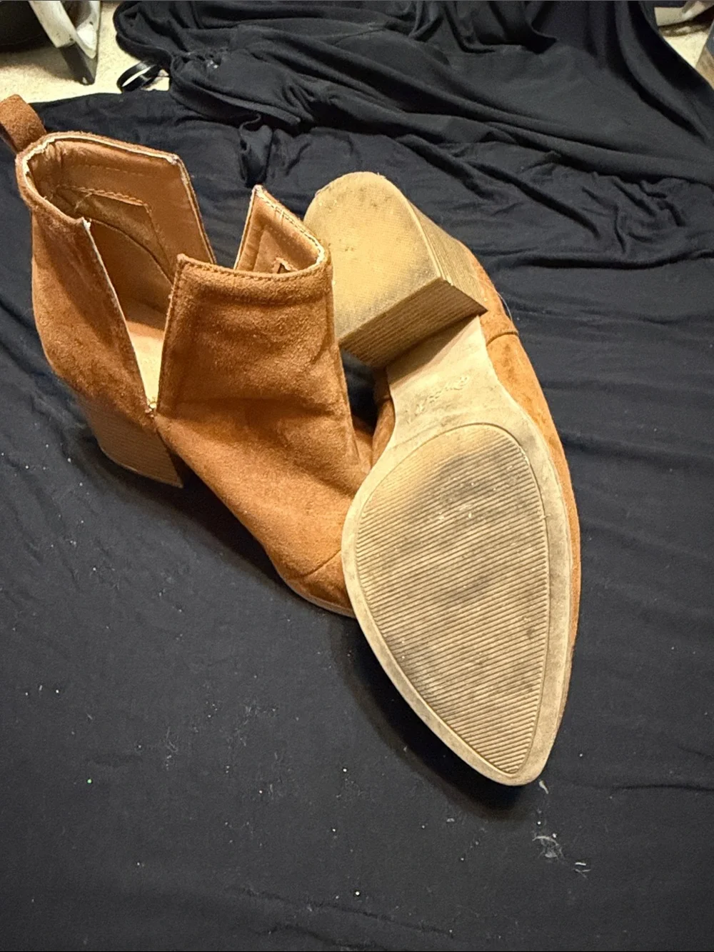 Women's Pointed Toe Suede Ankle Boots - Tan